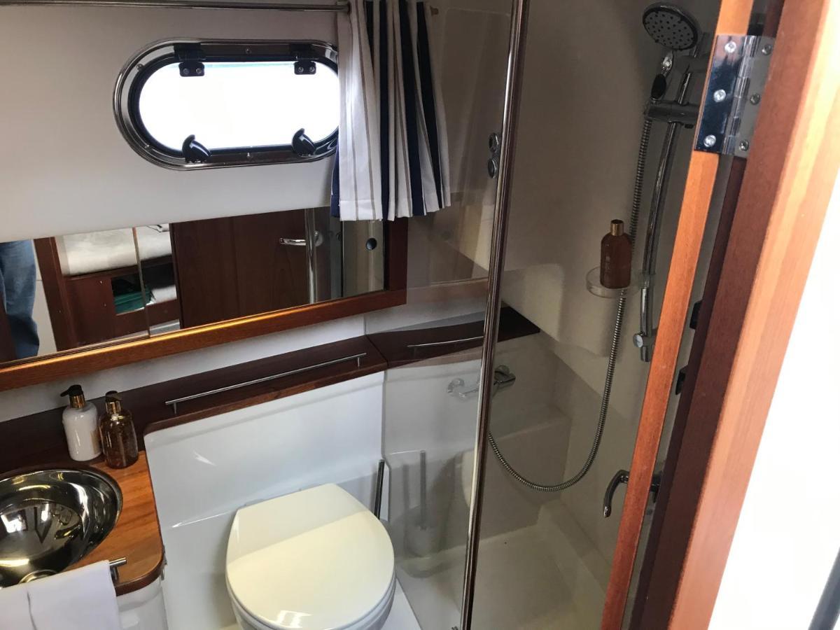 Adelphi B A Delightful 6 Berth Boat Hotel Лимингтън Екстериор снимка