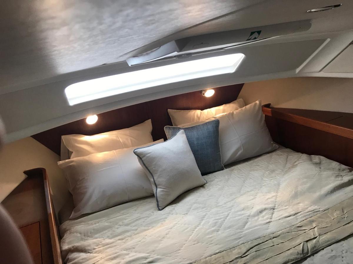 Adelphi B A Delightful 6 Berth Boat Hotel Лимингтън Екстериор снимка