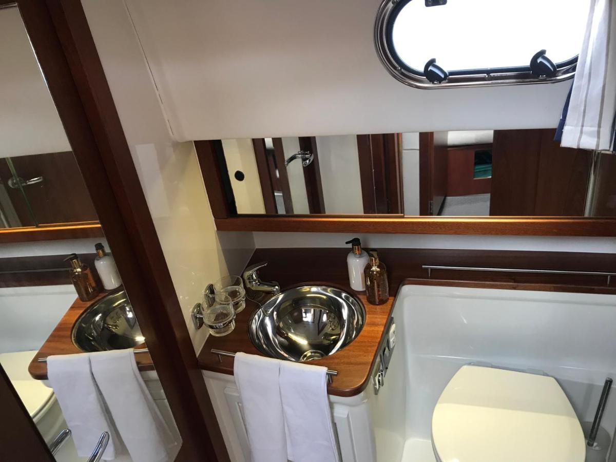 Adelphi B A Delightful 6 Berth Boat Hotel Лимингтън Екстериор снимка