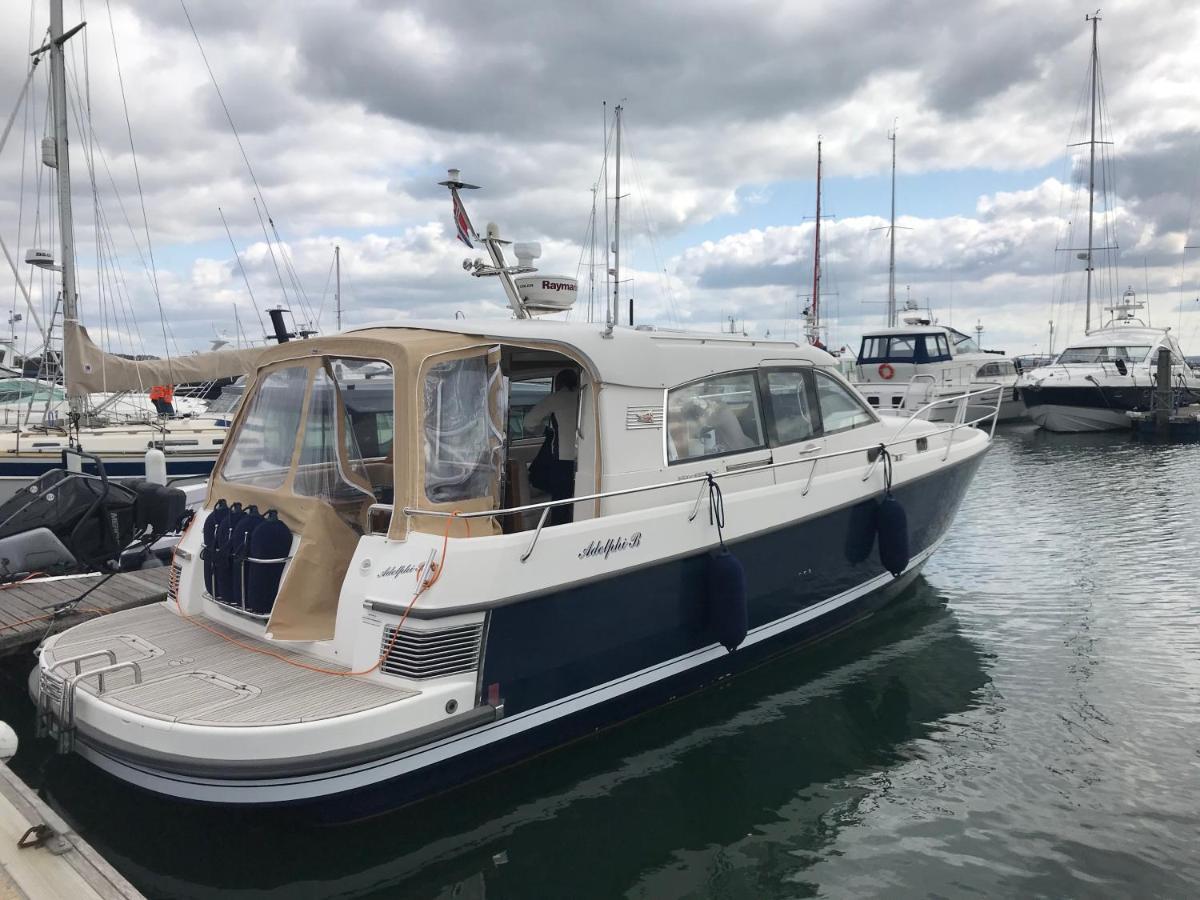 Adelphi B A Delightful 6 Berth Boat Hotel Лимингтън Екстериор снимка